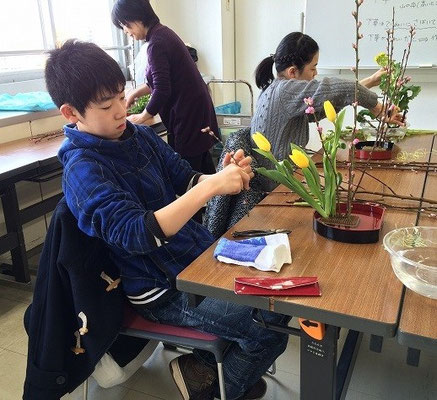 新たな学びは「下草（したくさ）」です。その役割や意味するところについて説明しました。