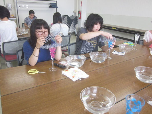 本日のテーマ課題は「軽やかに、オシャレに・・・」