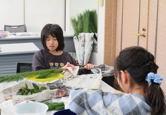 まずは若松の下処理を行います