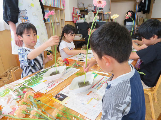お花の向きをよく見てね。