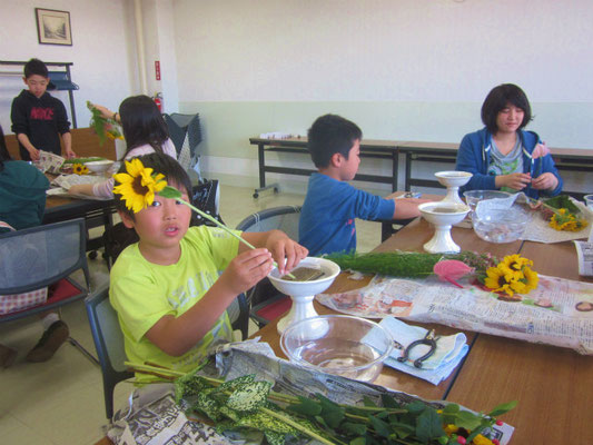 2015.5.9　やわらかな色彩とメルヘンの世界を「ひらくかたち」で