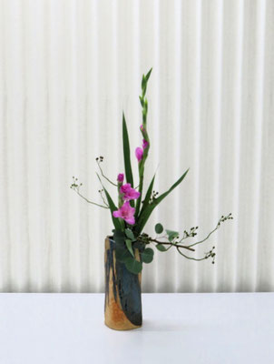 2025/8/19　＜グラジオラス　野茨　ユーカリ＞