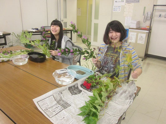 自分がこれまでに見たことがある寂しそうな景色や楽しい風景など色々な秋の景色、思い出していけてみよう。