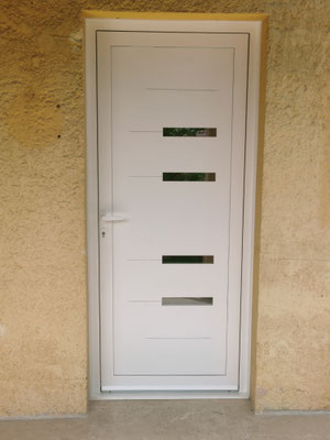 Porte d'entrée avec un peu de lumière