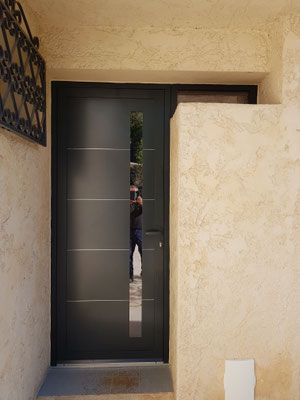 porte d'entrée avec peu de jour