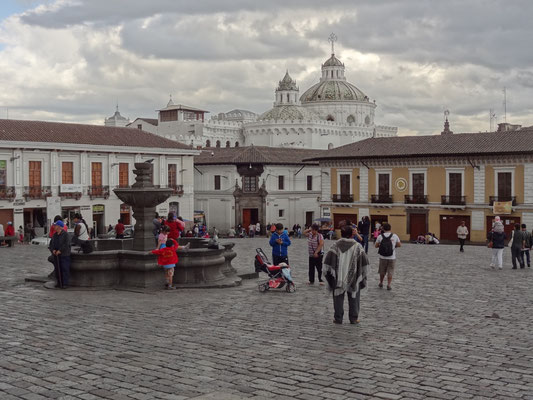 Quito: vue depuis la plaza San Francisco