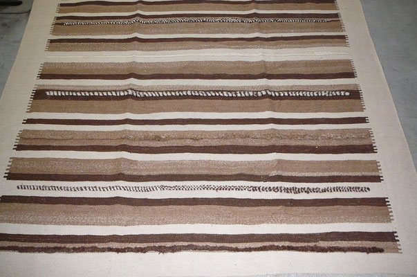 kilim moderno Udine, kilim moderno con colore naturale e lana naturale di pecore, jajim antico 