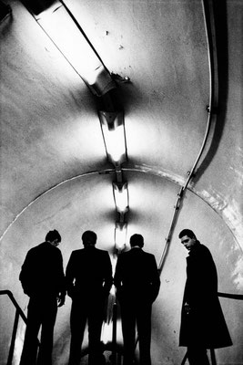 Anton Corbijn: Joy Division, London, 1979. Foto: Anton Corbijn / PR / Bucerius Kunst Form. Ausstellung "Anton Corbijn. The Living and the Dead "