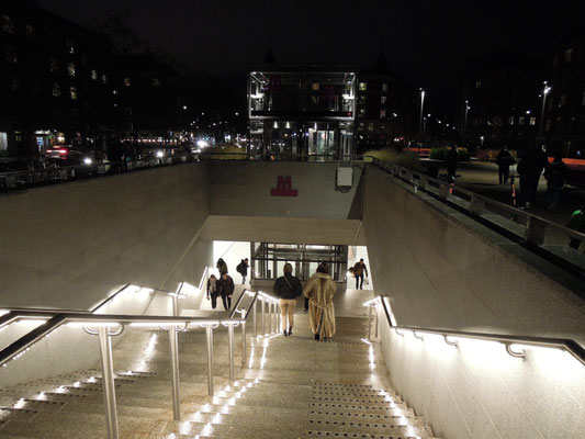 Moderne, helle U-Bahn-Stationen prägen die neue Kopenhagener M3 Cityringen – hier Enghave Plads. Foto: C. Schumann, 2019