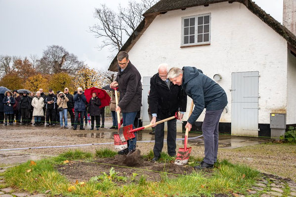 Erster Spatenstich zur Neugestaltung des "Königlichen Küchengartens" von Schloss Gråsten im November 2019. Foto: Sønderborg Kommune