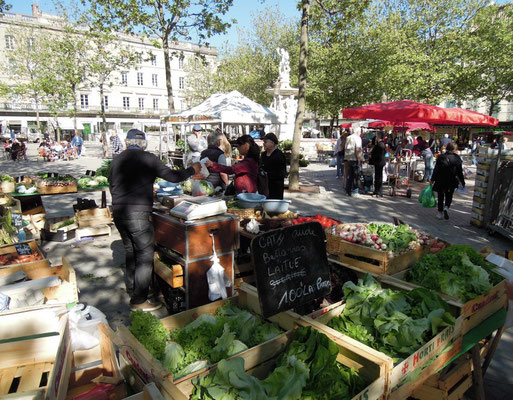 Wochenmarkt auf dem Platz Carnot