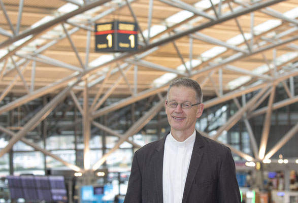Björn Kranefuß ist evangelischer Flughafenseelsorger am Flughafen Hamburg. Foto: C. Schumann, 2019