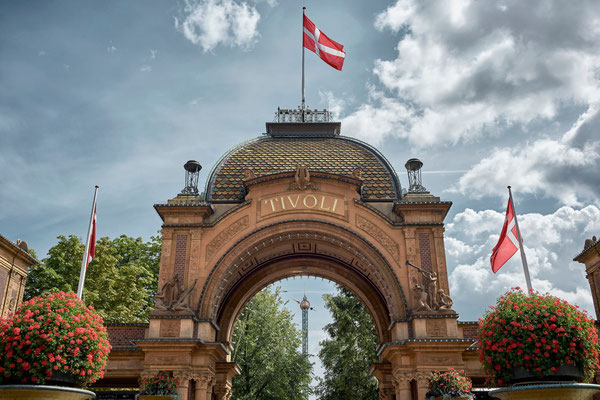 Der Haupteingang des Vergnügungsparks Tivoli in Kopenhagen. Foto: Tivoli/PR