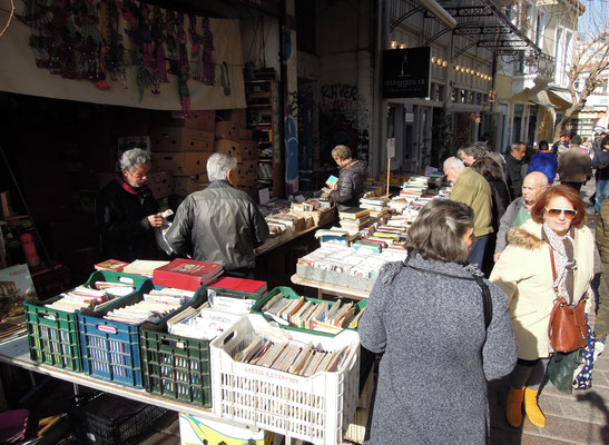 Flohmarkt an der Gasse Adrianou im Viertel Psiri. Foto: Christoph Schumann, 2020