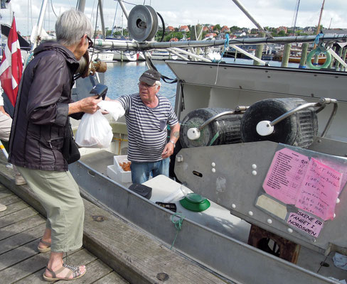 Frischer geht's nicht: Verkauf von frisch gefangenem Fisch ab Kutter in Struer