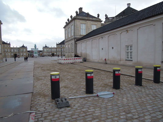 So sehen die installierten Poller vor Schloss Amalienborg in fertigem Zustand aus. Foto: C. Schumann, 2019