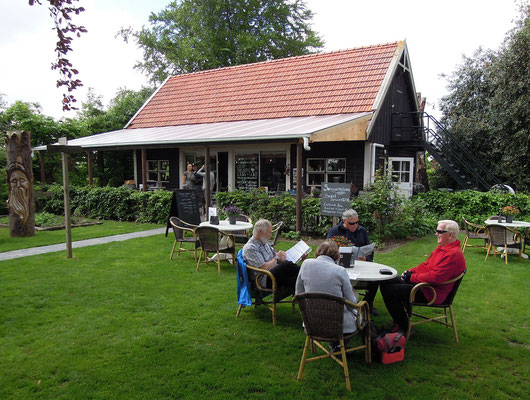 Im Garten des Theetuin d’Aole Pastorie im holländischen Zwartemeer. Foto: C. Schumann