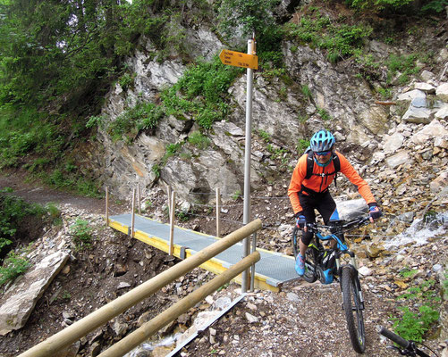 Mit dem E-Mountainbike lassen sich auch schwierige Strecken bewältigen. Foto: C. Schumann, 2016