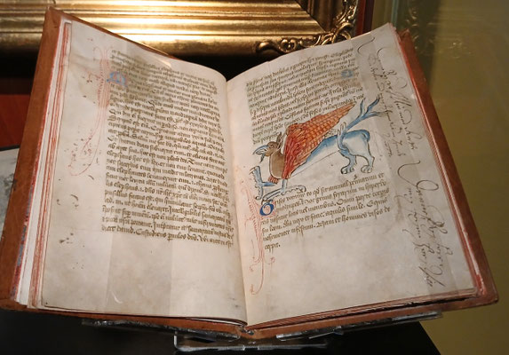 Fabelwesen in mittelalterlichem Buchdruck – zu sehen in der Ausstellung „Zwischen Himmel und Erde“ in der Königlichen Bibliothek. Foto: Christoph Schumann, 2025