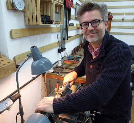 Frank Pressentin an seiner Werkbank. Foto: Chr. Schumann, 2018