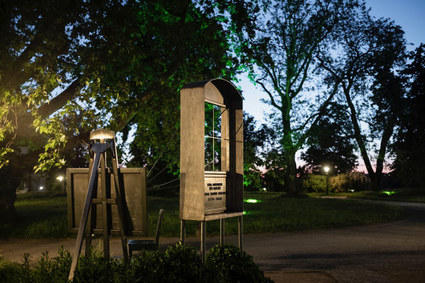 Denkmal Caspar David Friedrich von Wolf-Eike Kuntsche auf der Brühlschen Terrasse zwischen Albertinum und Elbe. Foto: Dresden Marketing/PR