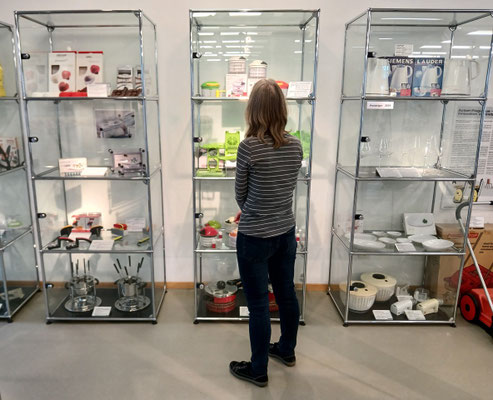 Die Sammlung im Museum Plagiarius in Solingen reicht von den 1970er Jahren bis heute. Foto: Christoph Schumann, 2025