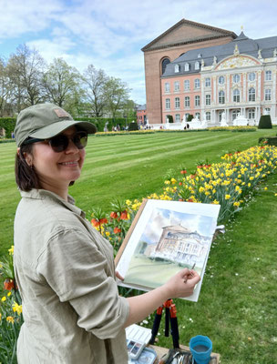 Eine Aquarellmalerin im Palastgarten vor dem Bischöflichen Palais in Trier. Foto: Christoph Schumann, 2026
