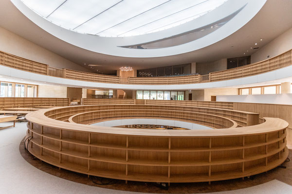 Platz für zehntausende Medien wie Bücher in Israels neuer Nationalbibliothek. Foto: Albatross/PR, 2023