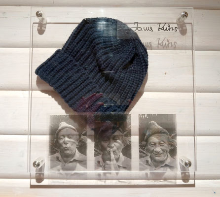 Mann mit der Mütze: Wollmütze, wie sie Krüss gern trug, im Museum Helgoland. Foto: Christoph Schumann, 2026