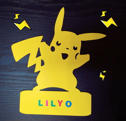 porte prénom personnalisé, déco pikachu, décoration manga, décoration japonaise, artisan créateur français