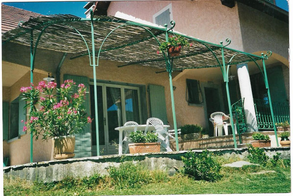Pergola fer forgé, ferronnerie Hautes-Alpes, décoration terrasse