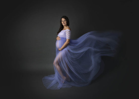 Artistic pregnancy photography focused on form and shape