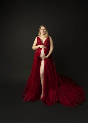 Artistic maternity portrait celebrating strength and individuality