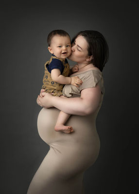 Intimate pregnancy photography in southern Germany