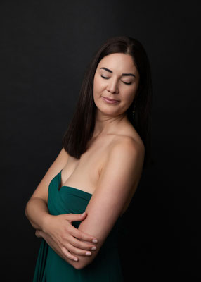 Empowering boudoir photography without stereotypes or clichés