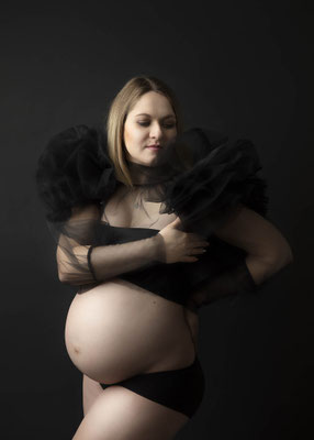 Fine art maternity photography in a private studio near Nuremberg