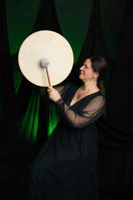 Elegant business portrait of a woman with a minimal aesthetic
