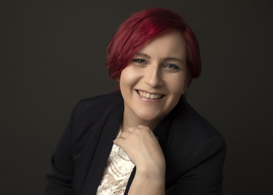 Kontrolliertes Studiolicht für einen edlen und zeitlosen Look.