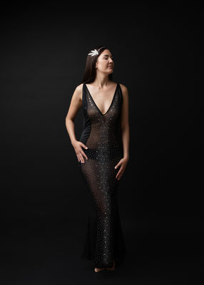 High-End-Boudoir-Fotografie mit cineastischem Licht-Look.