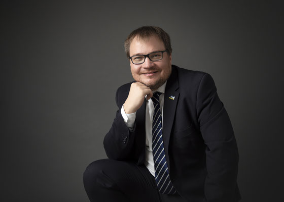 The Presence Portfolio: Professional studio lighting for business portraits
