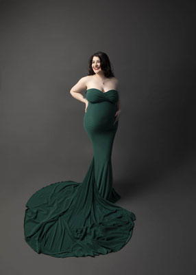 Fashion-inspired maternity portrait with strong presence