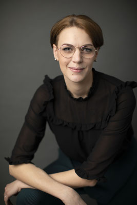 Professional branding image of a woman conveying confidence and clarity