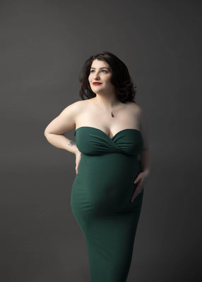 Luxury maternity portraits for women across Europe