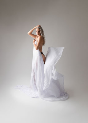 Guided posing during a luxury portrait photography session
