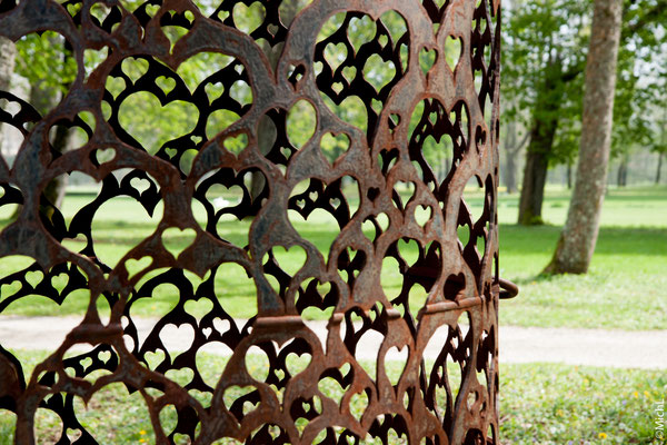 Sculpture monumentale en acier, détail
