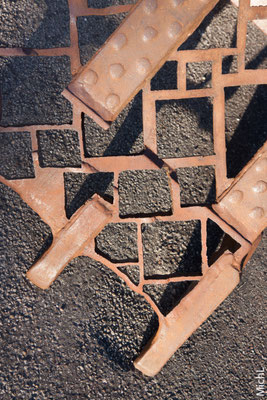 Sculpture en acier réalisée dans un godet de pelleteuse