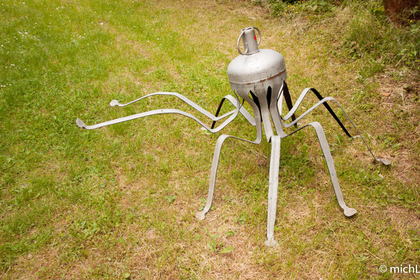 Sculpture en acier qui représente une grosse araignée