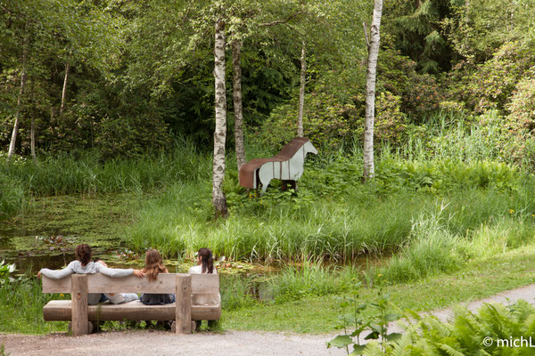 Sculpture en acier qui représente un cheval