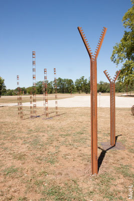 Deux sculptures en acier monumentale