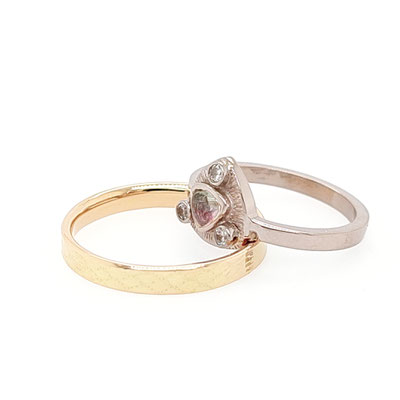 Alliances "Christopher et Anaïs" - Or jaune et or gris palladié, diamants et tourmaline troïda